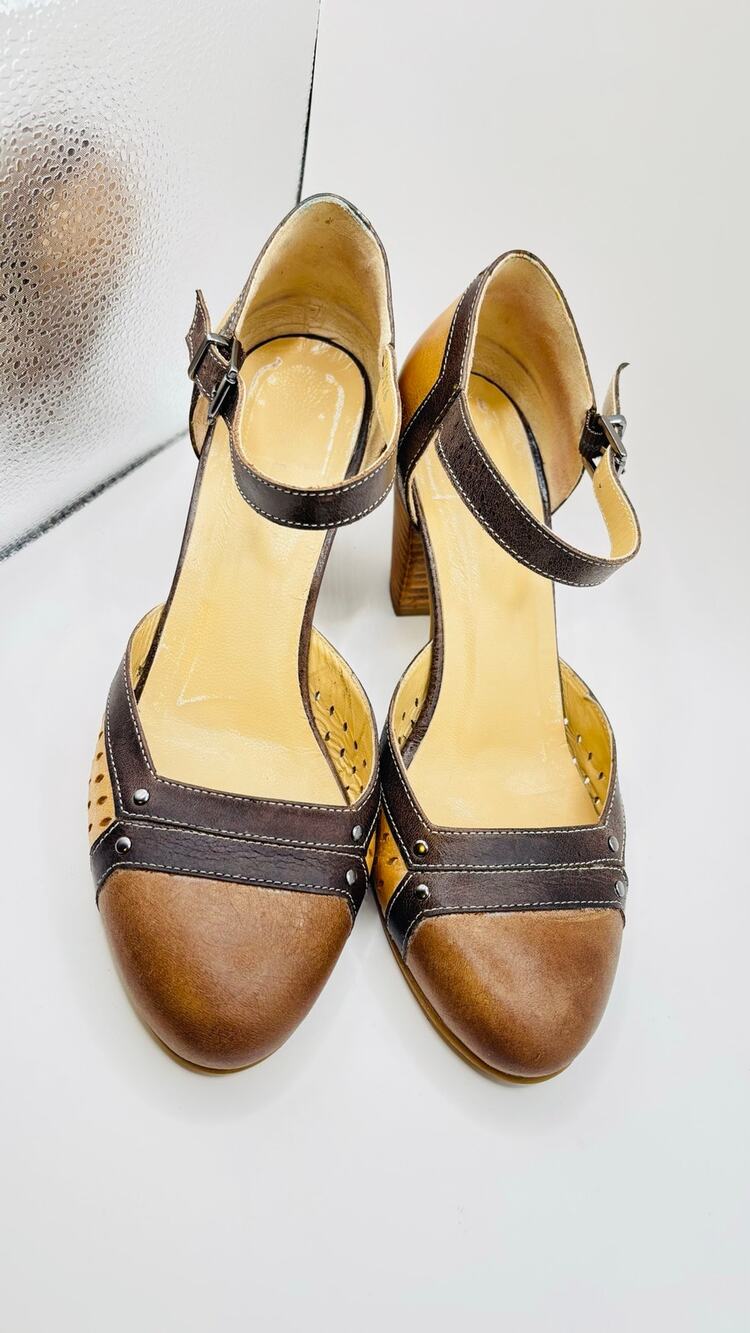 Fidgi Almond toe brown leather chunky heels ankle strap shoes size 40